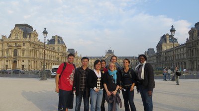 The Hochholdinger group in front of the Louvre.