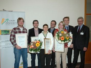 Dr. Caroline Marcon (3. v. links) anlässlich der Überreichung des DMK-Förderpreises.