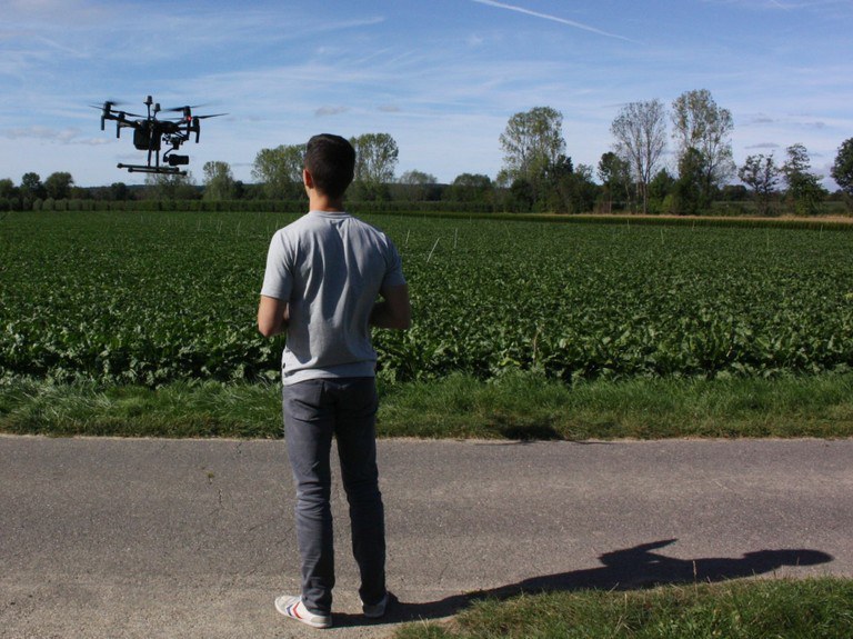 Mit der Drohne ins Feld