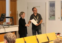 Dr. Michaela Matthes und der Dekan der Agrar-, Ernährungs- und Ingenieurwissenschaftlichen Fakultät Prof. Dr. Heiko Schoof