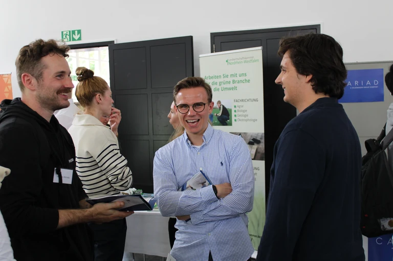 Zahlreiche Unternehmen und Organisationen stellen sich auf der PhenoRob Career Fair 2025 im Universitätsclub Bonn vor.