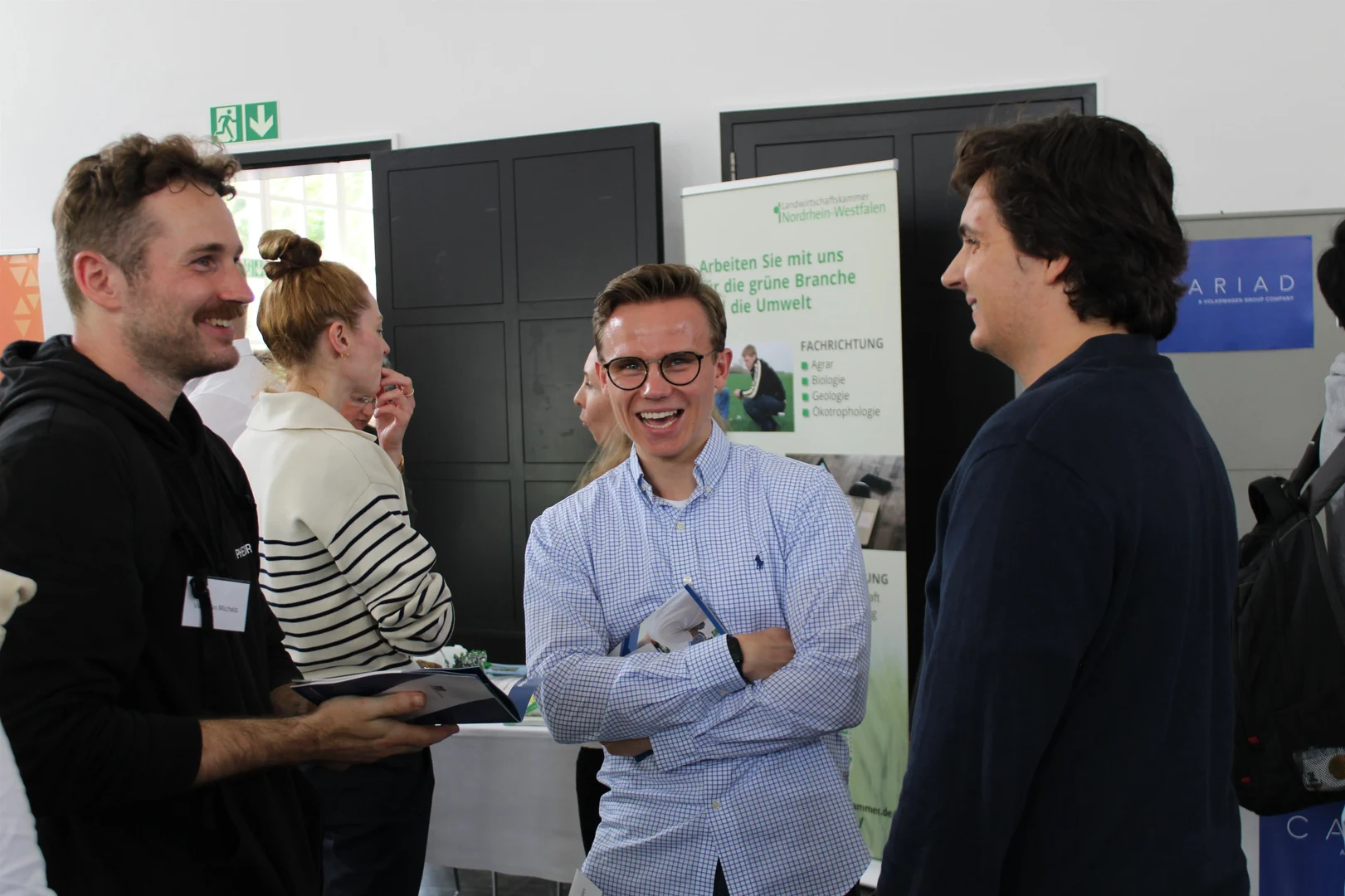 Zahlreiche Unternehmen und Organisationen stellen sich auf der PhenoRob Career Fair 2025 im Universitätsclub Bonn vor.