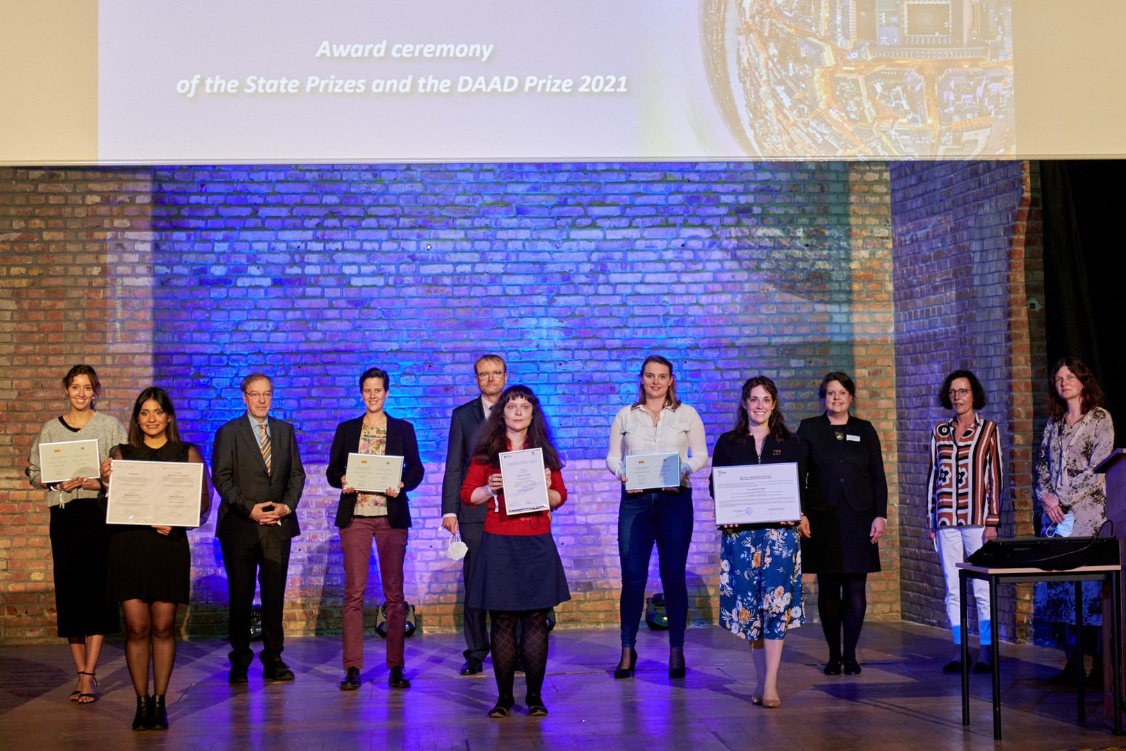 Im Rahmen der feierlichen Eröffnung des akademischen Jahres der Universität Bonn sind herausragende Nachwuchswissenschaftlerinnen mit den Staatspreisen ausgezeichnet worden