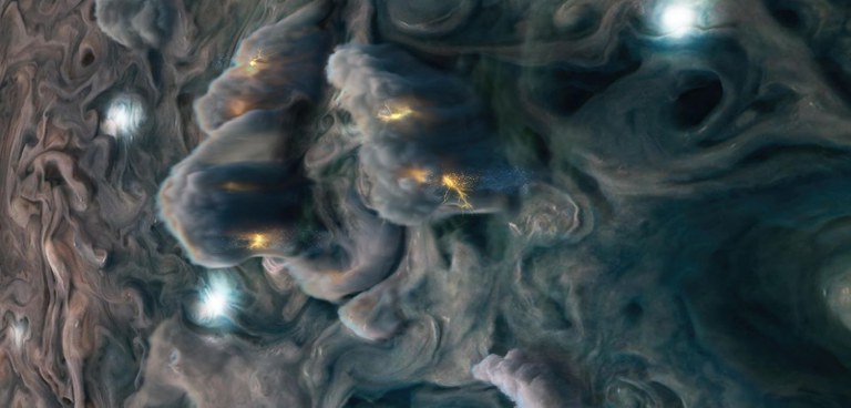 Gewitterwolken auf dem Jupiter - basierend auf Bildern der Stellar Reference Unit Kamera der Juno-Mission (NASA).